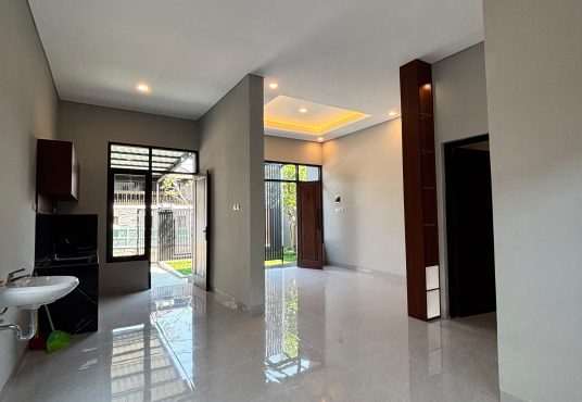 Rumah Mewah 2 Lantai Modern dekat ke kota dan Kampus PGRI