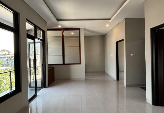 Rumah Mewah 2 Lantai Modern dekat ke kota dan Kampus PGRI