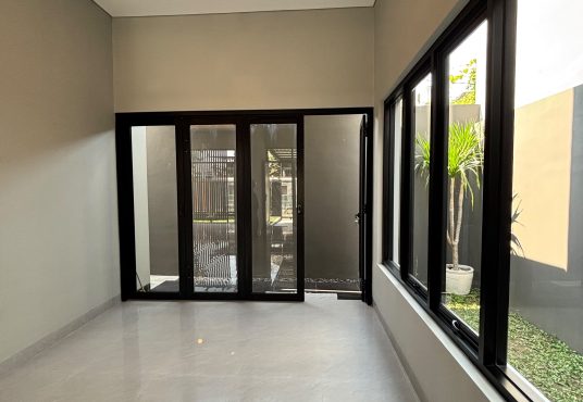 Rumah Mewah 2 Lantai Modern dekat ke kota dan Kampus PGRI