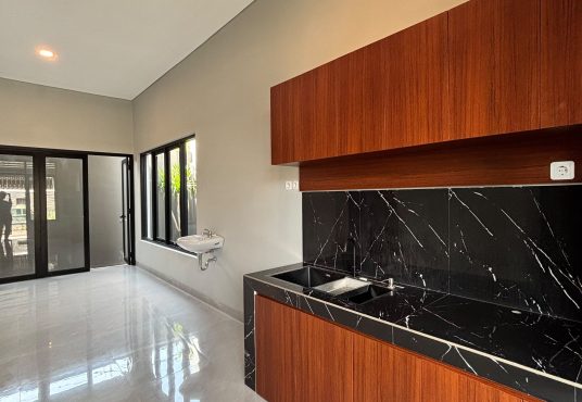 Rumah Mewah 2 Lantai Modern dekat ke kota dan Kampus PGRI