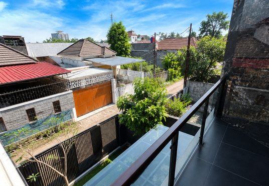 Rumah Mewah 2 Lantai Modern dekat ke kota dan Kampus PGRI