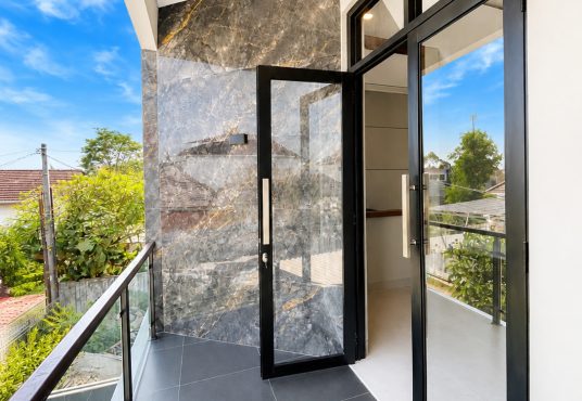 Rumah Mewah 2 Lantai Modern dekat ke kota dan Kampus PGRI