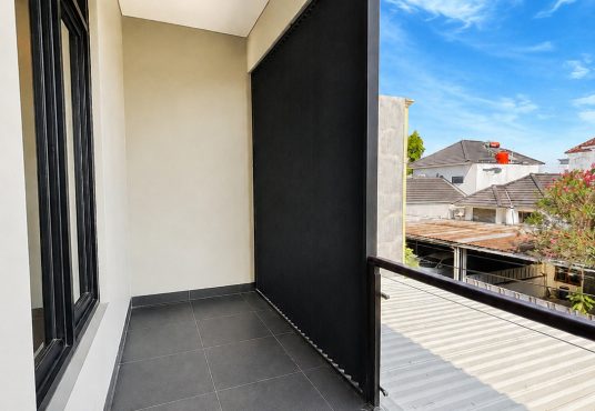 Rumah Mewah 2 Lantai Modern dekat ke kota dan Kampus PGRI