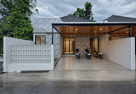 Rumah Cantik Modern Kekinian 2 Unit Di Jalan Kaliurang Km. 13,5 Ngaglik Sleman