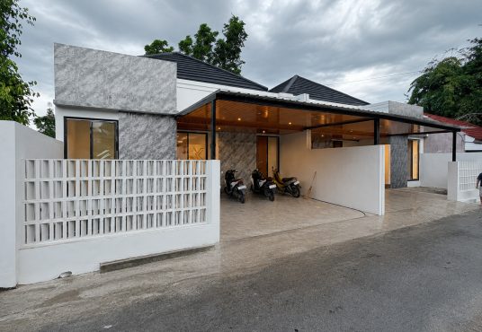 Rumah Cantik Modern Kekinian 2 Unit Di Jalan Kaliurang Km. 13,5 Ngaglik Sleman