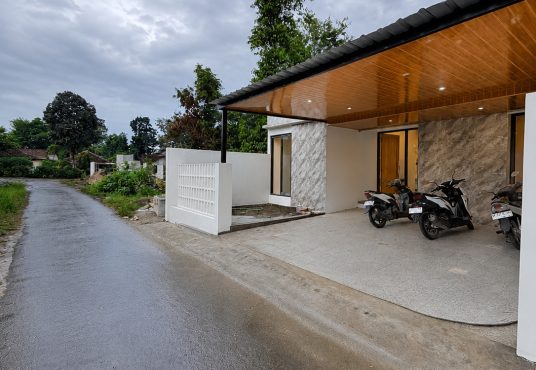 Rumah Cantik Modern Kekinian 2 Unit Di Jalan Kaliurang Km. 13,5 Ngaglik Sleman