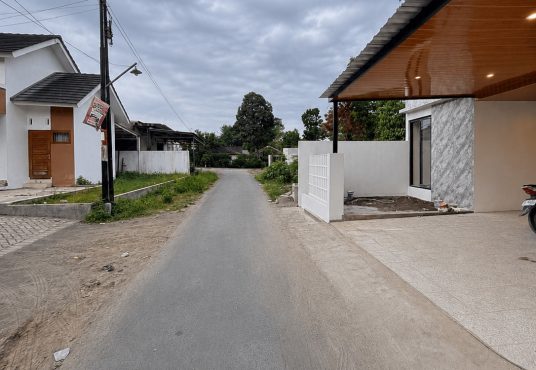 Rumah Cantik Modern Kekinian 2 Unit Di Jalan Kaliurang Km. 13,5 Ngaglik Sleman