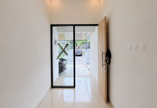 Rumah Cantik Modern Kekinian 2 Unit Di Jalan Kaliurang Km. 13,5 Ngaglik Sleman