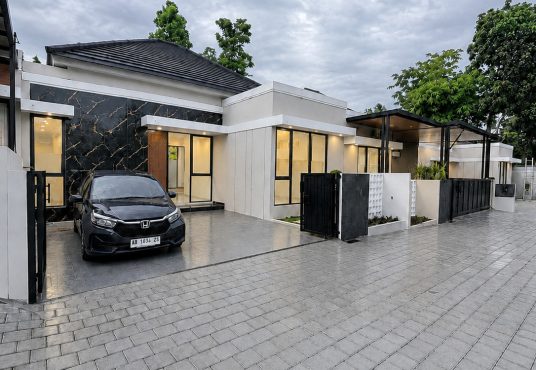 Rumah Modern Open Space dengan tanah luas Jakal km 13 dekat UII
