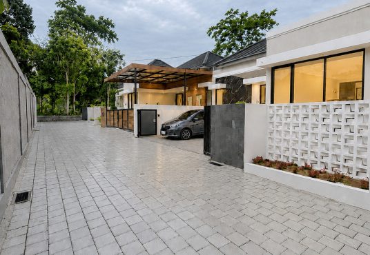 Rumah Modern Open Space dengan tanah luas Jakal km 13 dekat UII