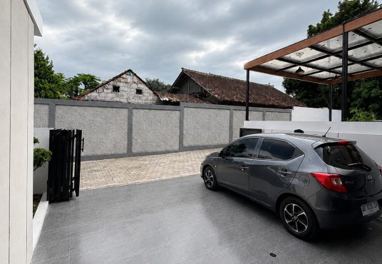 Rumah Modern Open Space dengan tanah luas Jakal km 13 dekat UII