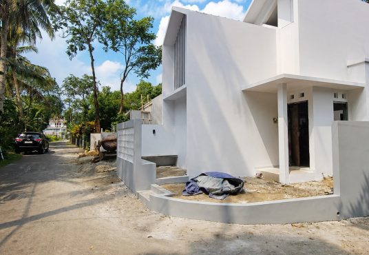 Rumah 2 Lantai Mezanin Pesona Annora Kadisobo Jl. Turi Sleman
