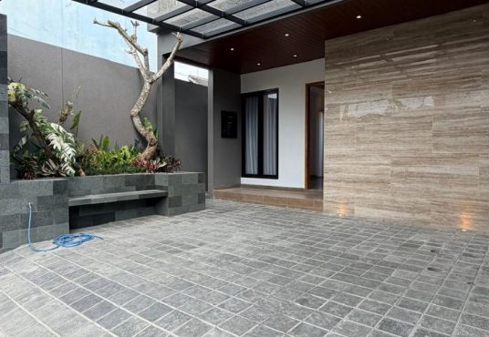 Rumah Modern Kontemporer 2 Lantai Lingkungan Premium dekat Hotel Hyatt