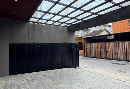 Rumah Modern Kontemporer 2 Lantai Lingkungan Premium dekat Hotel Hyatt