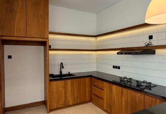 Rumah Modern Kontemporer 2 Lantai Lingkungan Premium dekat Hotel Hyatt