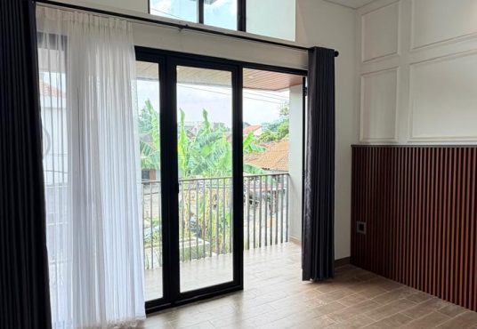 Rumah Modern Kontemporer 2 Lantai Lingkungan Premium dekat Hotel Hyatt
