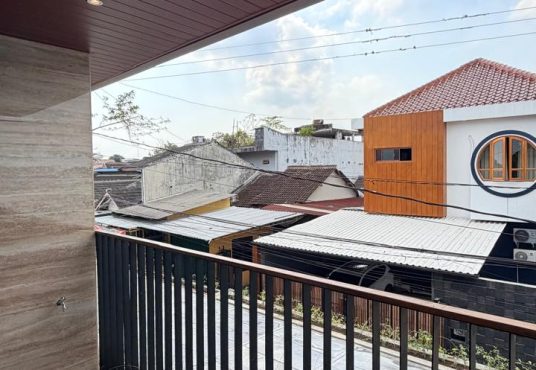 Rumah Modern Kontemporer 2 Lantai Lingkungan Premium dekat Hotel Hyatt