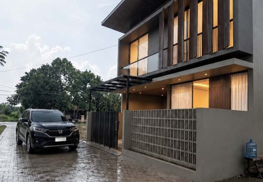 Rumah 2 lantai Modern Full Furnished dekat Candi Sambisari Purwomartani