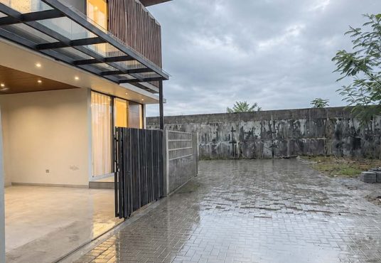 Rumah 2 lantai Modern Full Furnished dekat Candi Sambisari Purwomartani