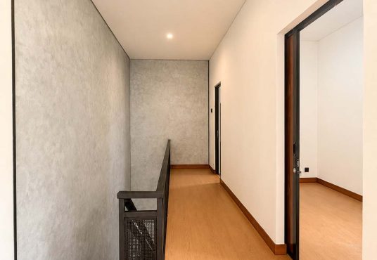 Rumah Desain Modern dan Estetik 2 Lantai Mezanin dekat Budi Mulia Tajem