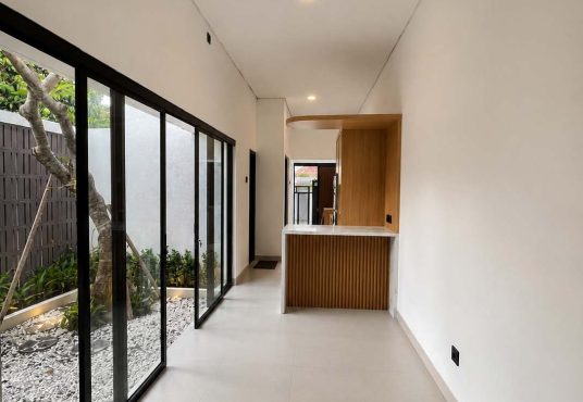 Rumah Desain Modern dan Estetik 2 Lantai Mezanin dekat Budi Mulia Tajem