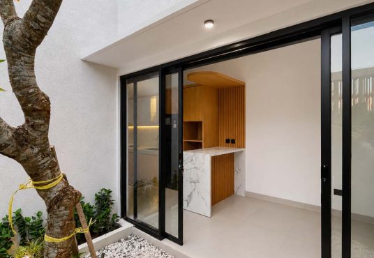 Rumah Desain Modern dan Estetik 2 Lantai Mezanin dekat Budi Mulia Tajem