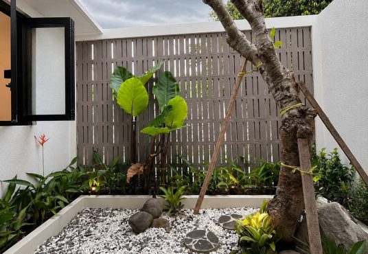 Rumah Desain Modern dan Estetik 2 Lantai Mezanin dekat Budi Mulia Tajem