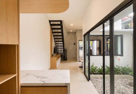 Rumah Desain Modern dan Estetik 2 Lantai Mezanin dekat Budi Mulia Tajem