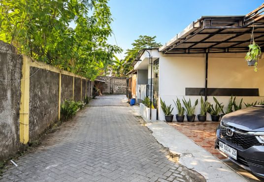 Rumah Cantik Full Furnished Dalam Perumahan di Banguntapan