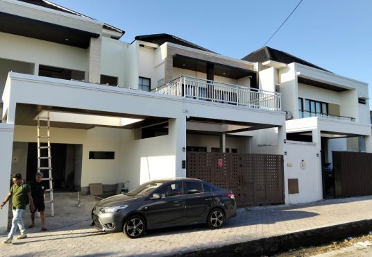Rumah Mewah 2 Lantai Dekat UGM