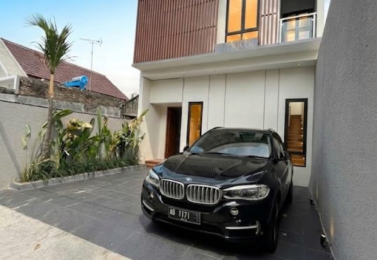 Rumah 2 lantai Kontemporer utara stadion Maguwo / Jogjabay