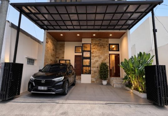 Rumah 2 lantai kontemporer modern furnished Jakal km 7,5 dekat UGM