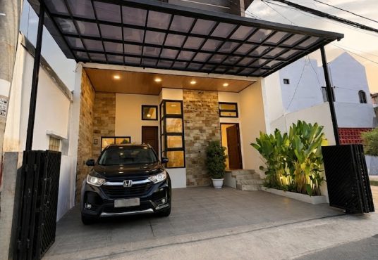 Rumah 2 lantai kontemporer modern furnished Jakal km 7,5 dekat UGM