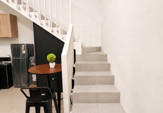 Rumah 2 lantai kontemporer modern furnished Jakal km 7,5 dekat UGM
