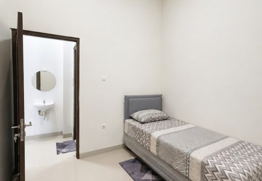 Rumah 2 lantai kontemporer modern furnished Jakal km 7,5 dekat UGM