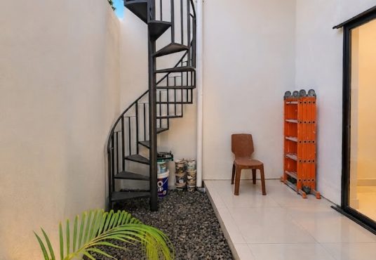Rumah 2 lantai kontemporer modern furnished Jakal km 7,5 dekat UGM