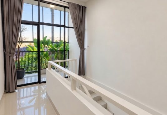 Rumah 2 lantai kontemporer modern furnished Jakal km 7,5 dekat UGM