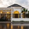 Rumah Mewah American Classic Konsep Villa Dengan Private Pool Furnished Utara Jogja Bay