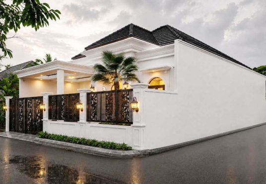 Rumah Mewah American Classic Konsep Villa Dengan Private Pool Furnished Utara Jogja Bay