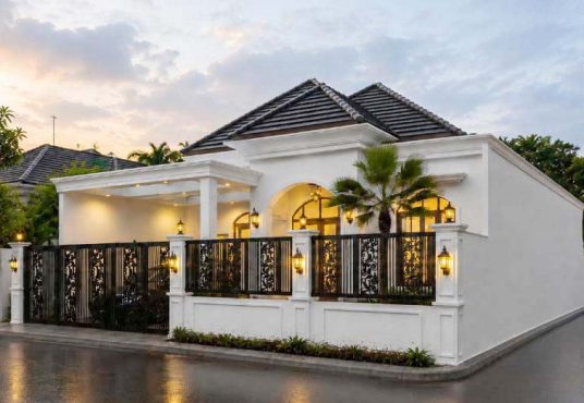 Rumah Mewah American Classic Konsep Villa Dengan Private Pool Furnished Utara Jogja Bay