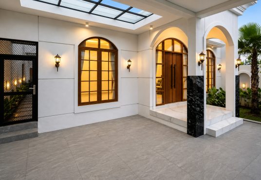 Rumah Mewah American Classic Konsep Villa Dengan Private Pool Furnished Utara Jogja Bay