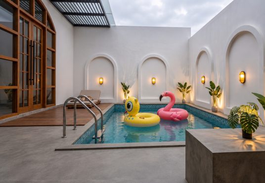 Rumah Mewah American Classic Konsep Villa Dengan Private Pool Furnished Utara Jogja Bay
