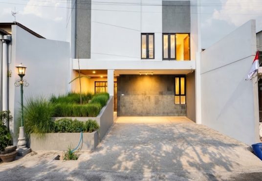 Rumah Modern 2 Lantai dalam Perumahan Candi Gebang Permai