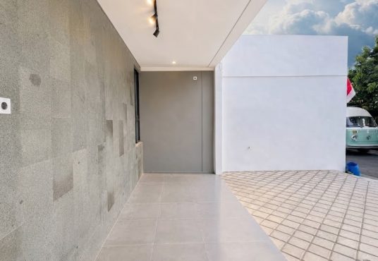 Rumah Modern 2 Lantai dalam Perumahan Candi Gebang Permai