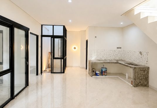 Rumah Modern 2 Lantai dalam Perumahan Candi Gebang Permai