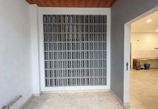 Rumah Modern 2 Lantai dalam Perumahan Candi Gebang Permai