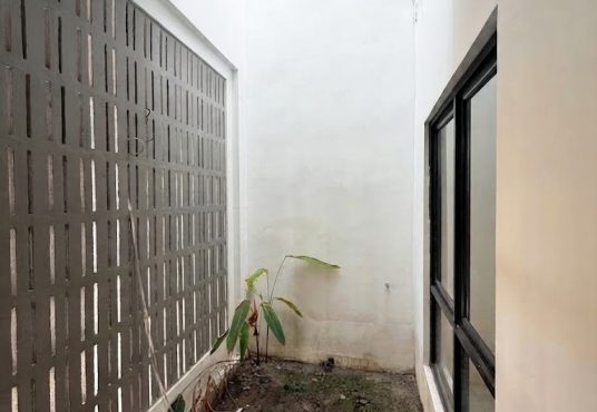 Rumah Modern 2 Lantai dalam Perumahan Candi Gebang Permai
