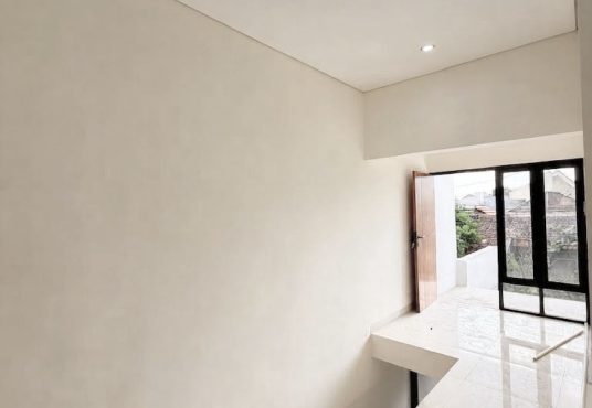 Rumah Modern 2 Lantai dalam Perumahan Candi Gebang Permai