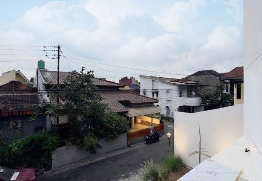 Rumah Modern 2 Lantai dalam Perumahan Candi Gebang Permai