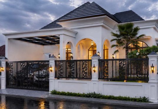 Rumah Mewah American Classic Konsep Villa Dengan Private Pool Furnished Utara Jogja Bay